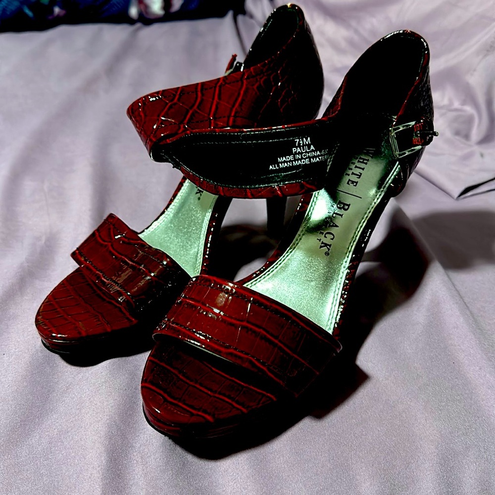 White House Black Market Heels 7.5